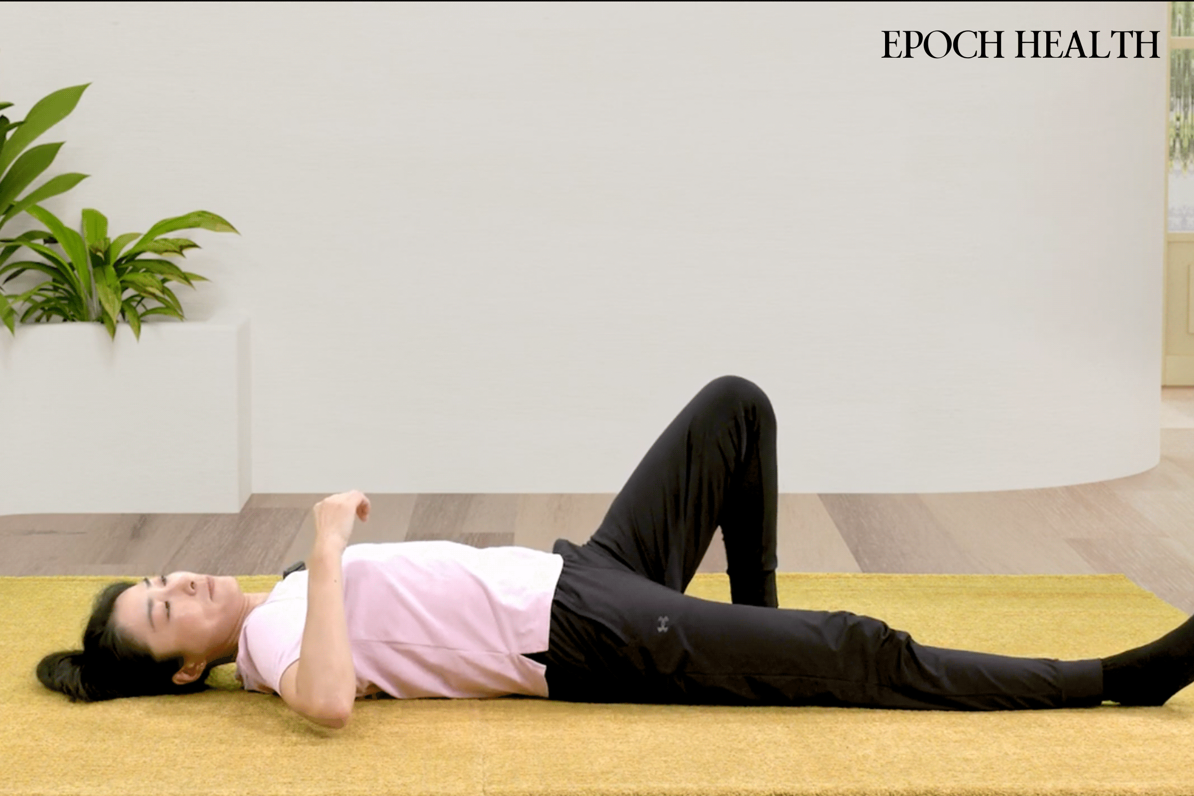 Thoracic Spine Release With Massage Ball. (The Epoch Times)