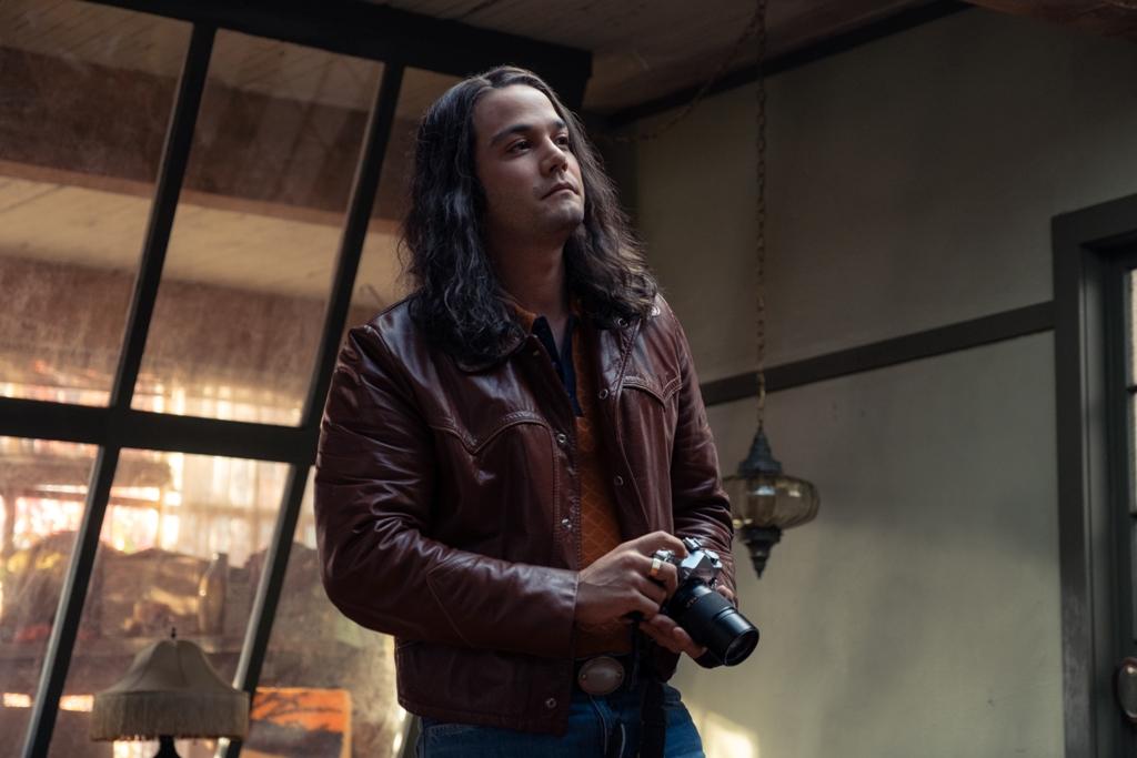 Rodney Alcala (Daniel Zovatto) often posed as a photographer to entrap women, in "Woman of the Hour." (Netflix)