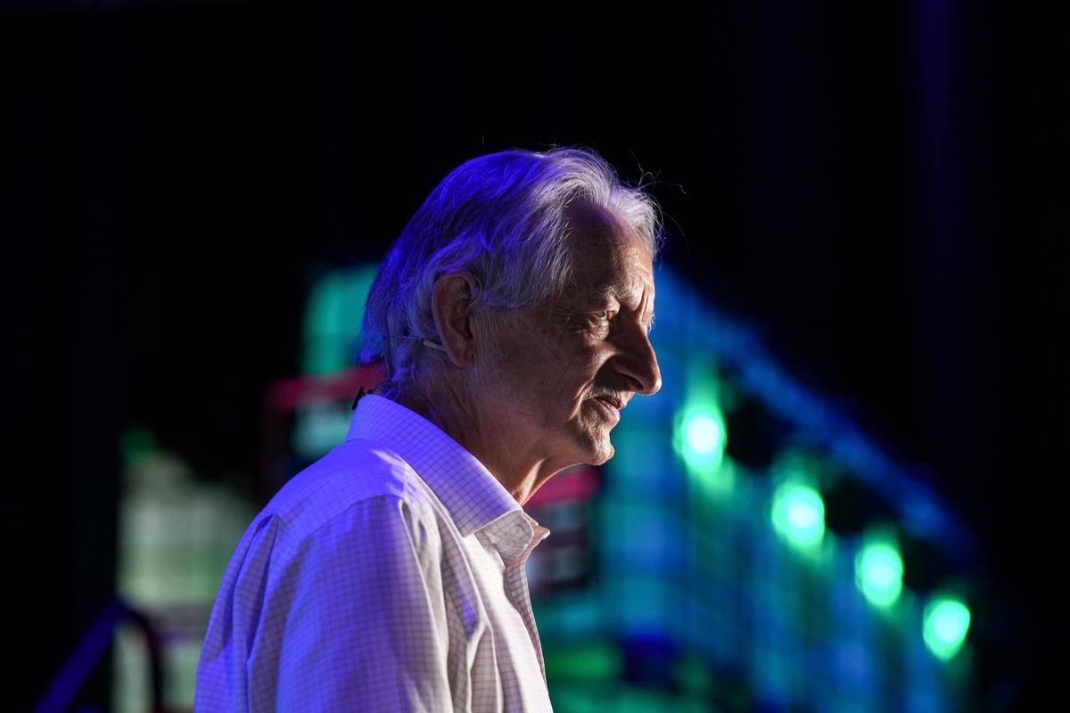University of Toronto’s Geoffrey Hinton Wins Nobel Prize in Physics