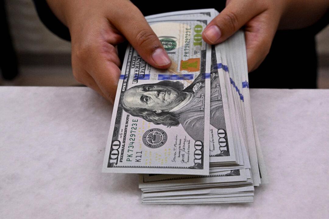 Foreign Holdings of US Debt Surge to Record High of $8.5 Trillion