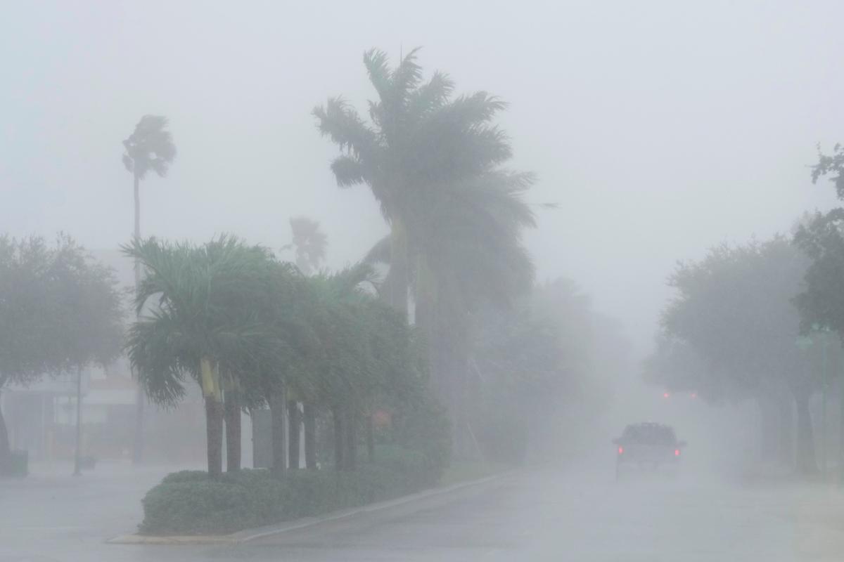 Canadian Snowbirds Urged to Postpone Florida Trips as Hurricane Milton Hits