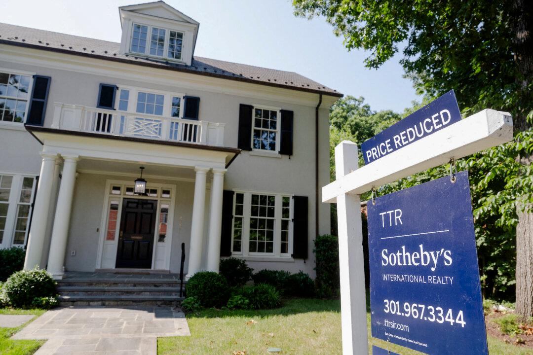 US Home Sales Poised for Worst Year Since 1995 as ‘Lock-in Effect’ Persists