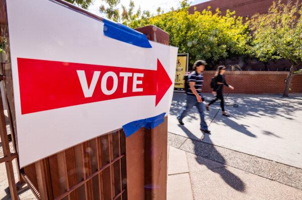 Voters prepare to cast their early-ballots in Tempe, AZ., on Oct. 10, 2024. (John Fredricks/The Epoch Times)