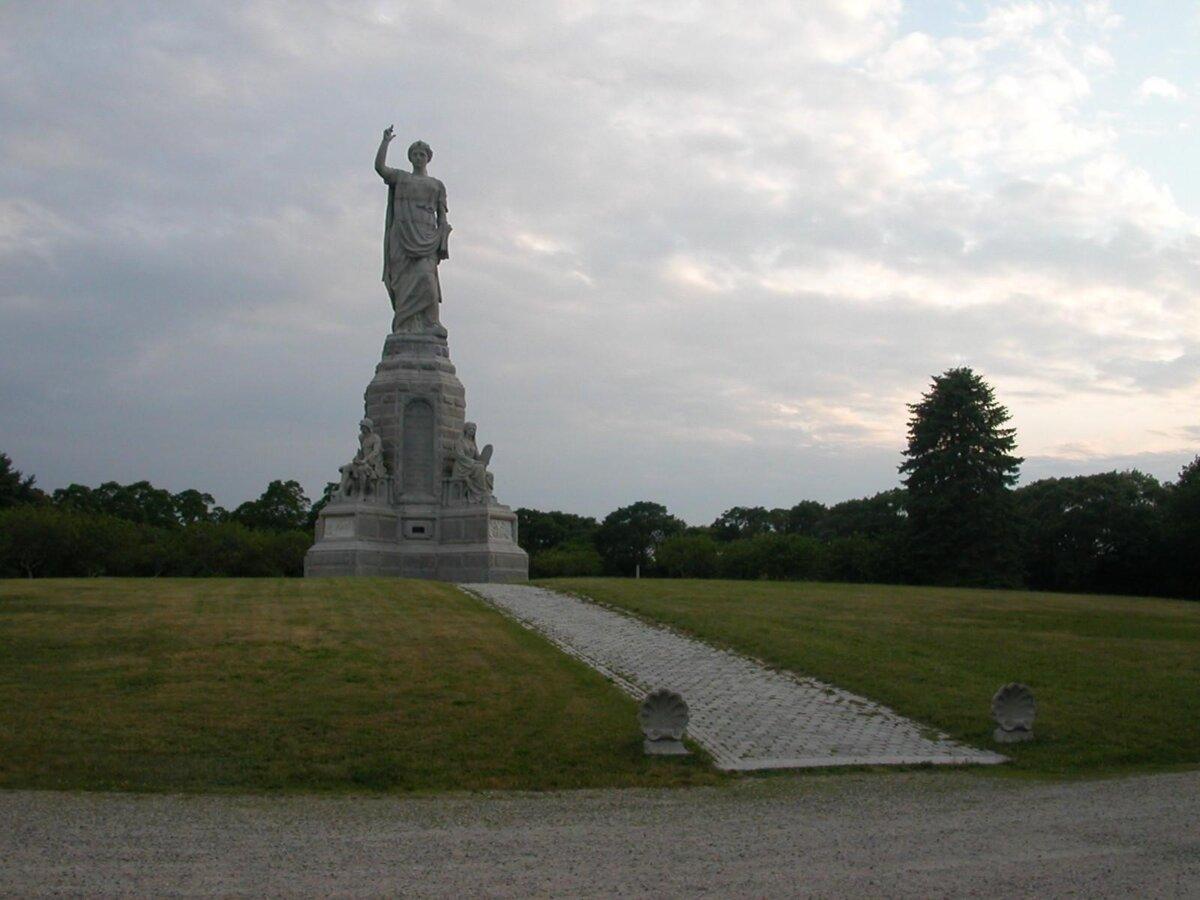 The National Monument to the Forefathers and its surrounding park. (<a href="https://commons.wikimedia.org/wiki/User:Raime" target="_blank" rel="nofollow noopener">Raime</a>/<a href="https://en.wikipedia.org/wiki/National_Monument_to_the_Forefathers#/media/File:Forefathers_Monument2.JPG" target="_blank" rel="nofollow noopener">CC BY-SA 3.0</a>)