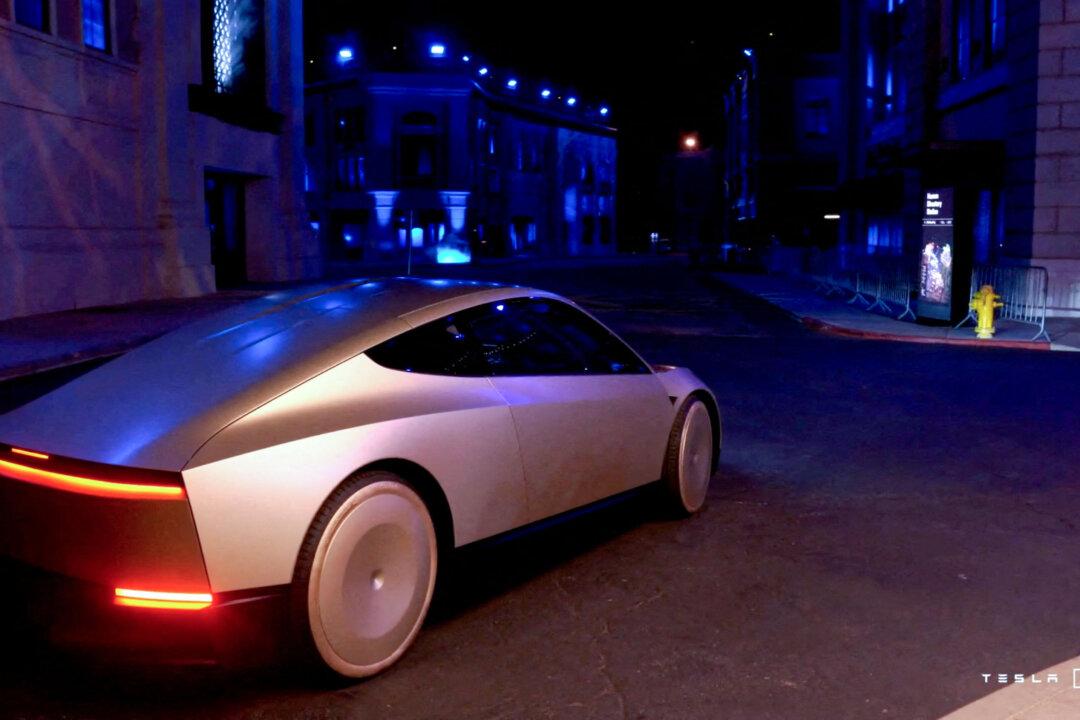 Elon Musk Unveils Tesla’s New Robotaxi, Robovan