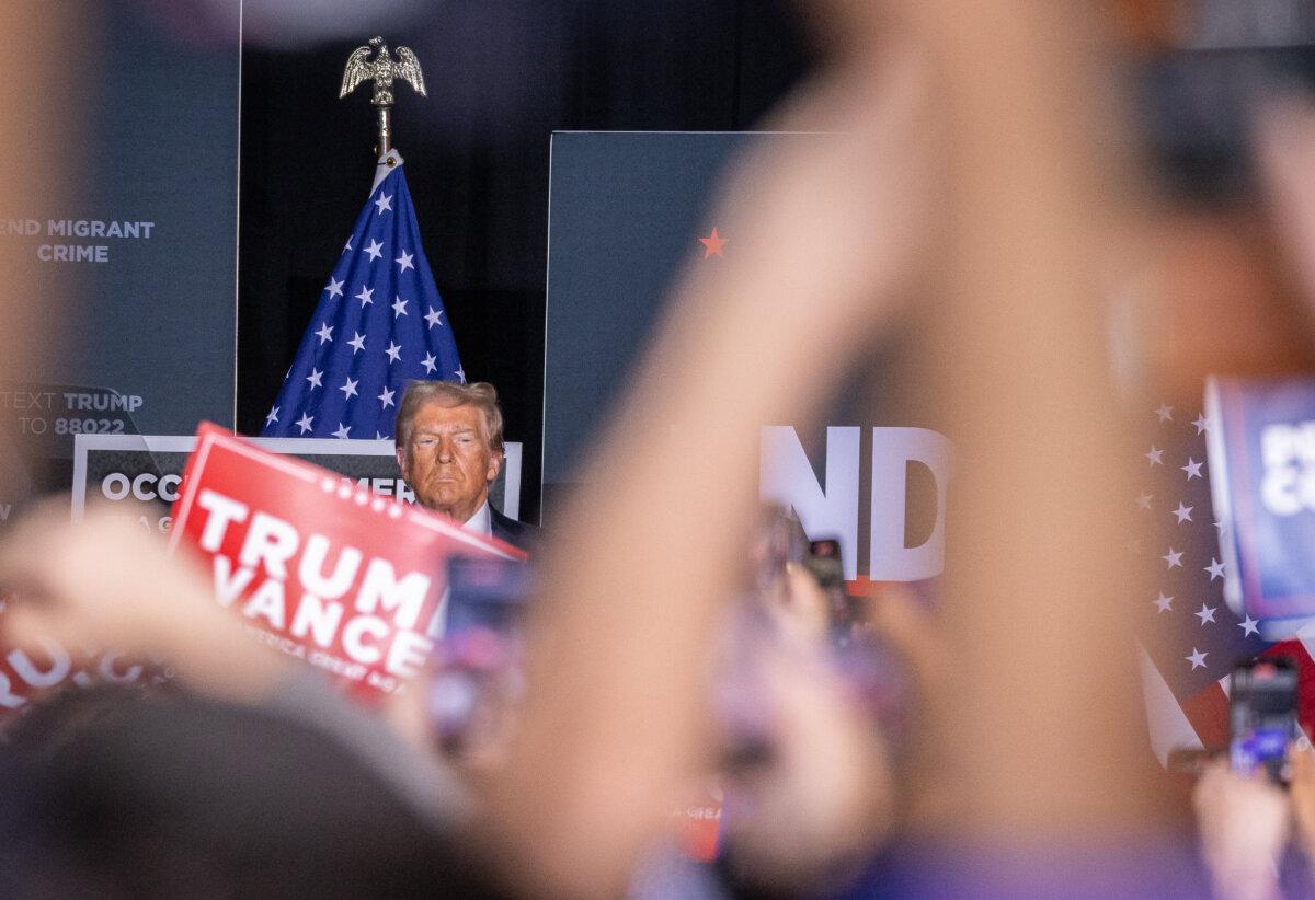 Former President Donald Trump speaks to supporters in Aurora, Colo., on Oct. 11. (John Fredricks/The Epoch Times)