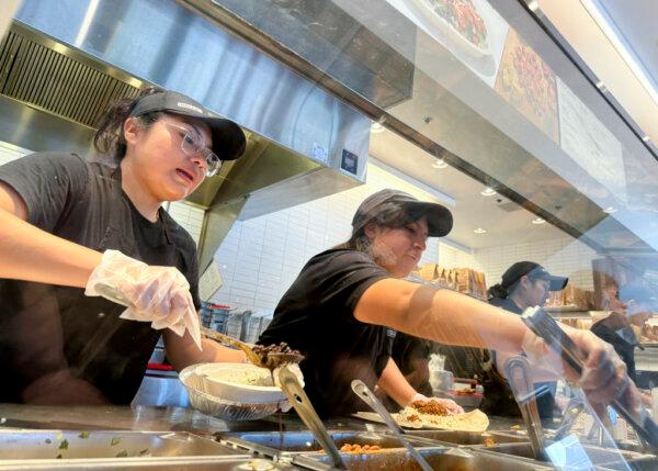 Chipotle’s Sales Growth Stabilizes as It Battles Higher Costs and Expands Globally