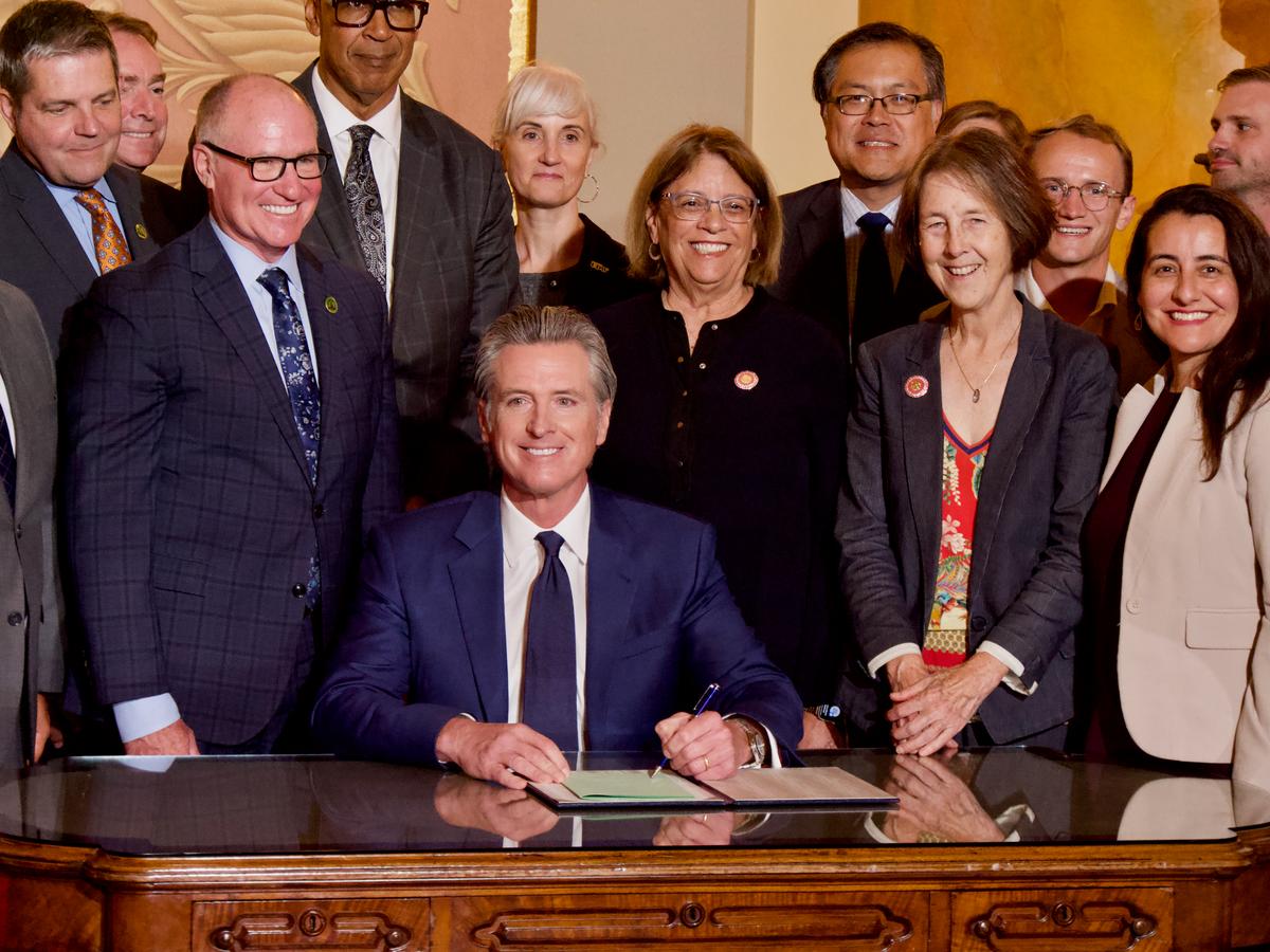 California Governor Signs Bill Regulating Oil Refiners