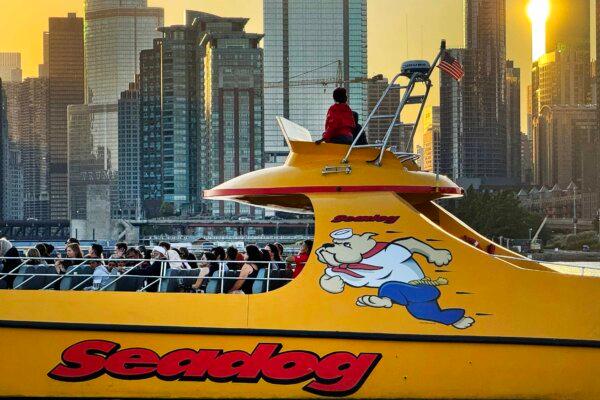 The Seadog boat for an architectural tour, from Lake Michigan onto the Chicago River. (Alan Behr/TNS)