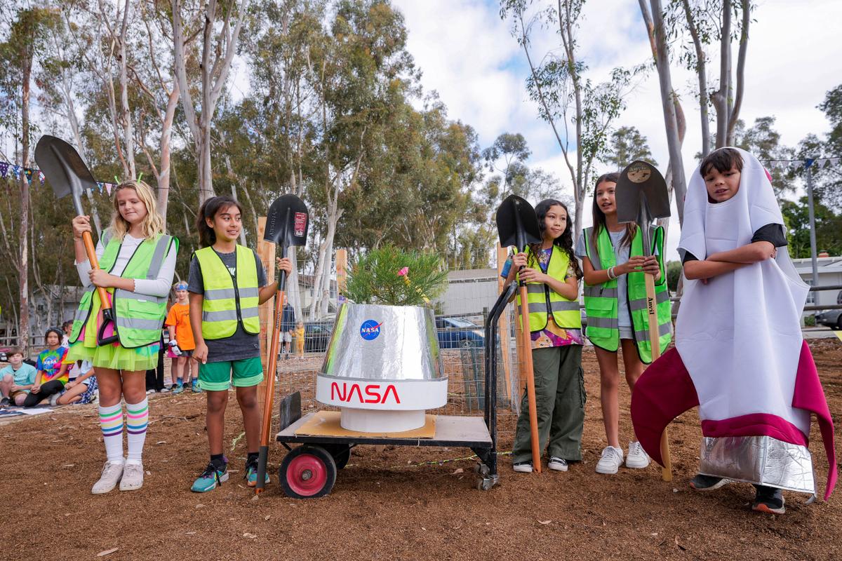 Southern California School Plants ‘Moon Tree’ Grown With Seeds Flown in Space