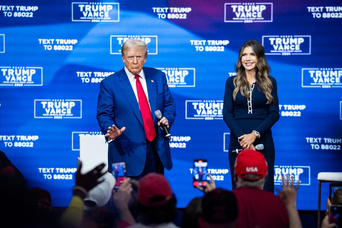 Trump Cuts Pennsylvania Town Hall Short After 2 People Collapse
