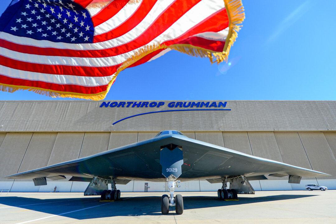 US B-2 Stealth Bombers Target Houthi Weapons Storage Bunkers in Yemen