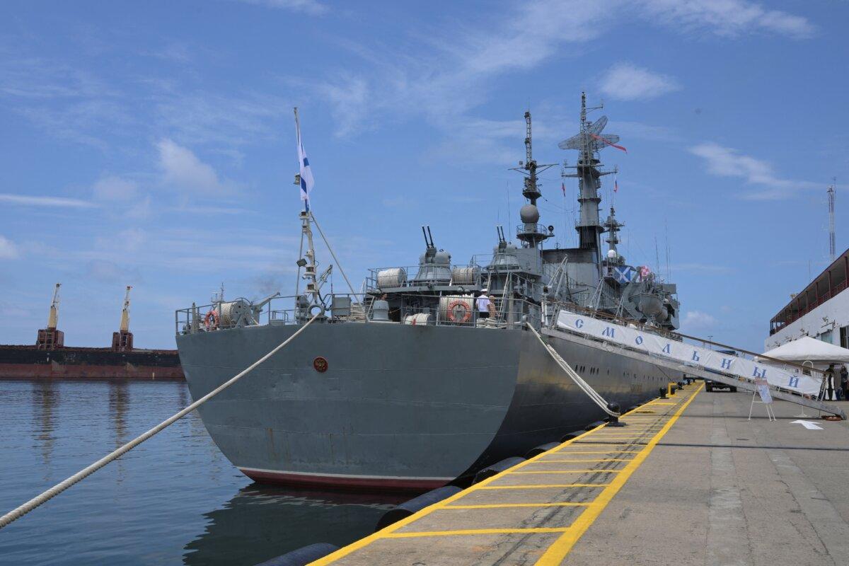 In South Africa, Influx of Chinese and Russian ‘Instruments of War’ Sparks Geopolitical Concerns | USNN World News Russia's Baltic Fleet training ship Smolny remains anchored at a dock in the port of La Guaira,  Venezuela, on Aug. 6, 2024. (Yuri Cortez/AFP via Getty Images)