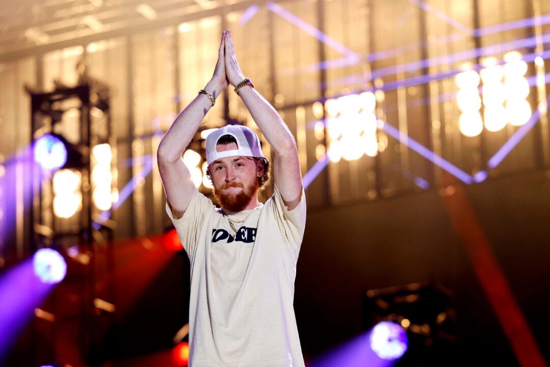 Bailey Zimmerman Hopes His New Single Will Help Listeners ‘Keep Going’ During Tough Times