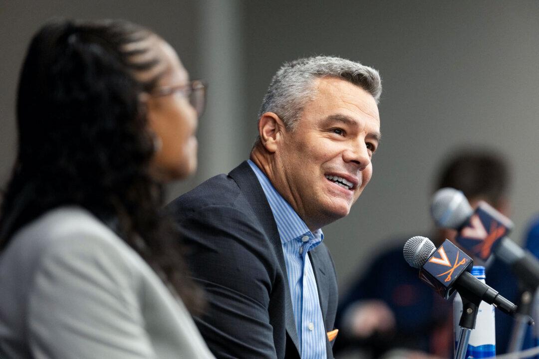 Virginia Basketball Coach Tony Bennett Steps Down, Cites ‘Current Environment’ Challenges