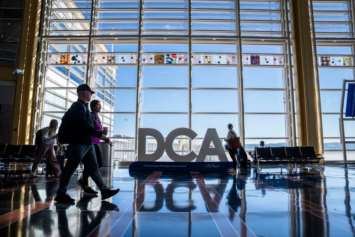 Army Suspends Helicopter Flights Into, Around Pentagon Following Incident thumbnail