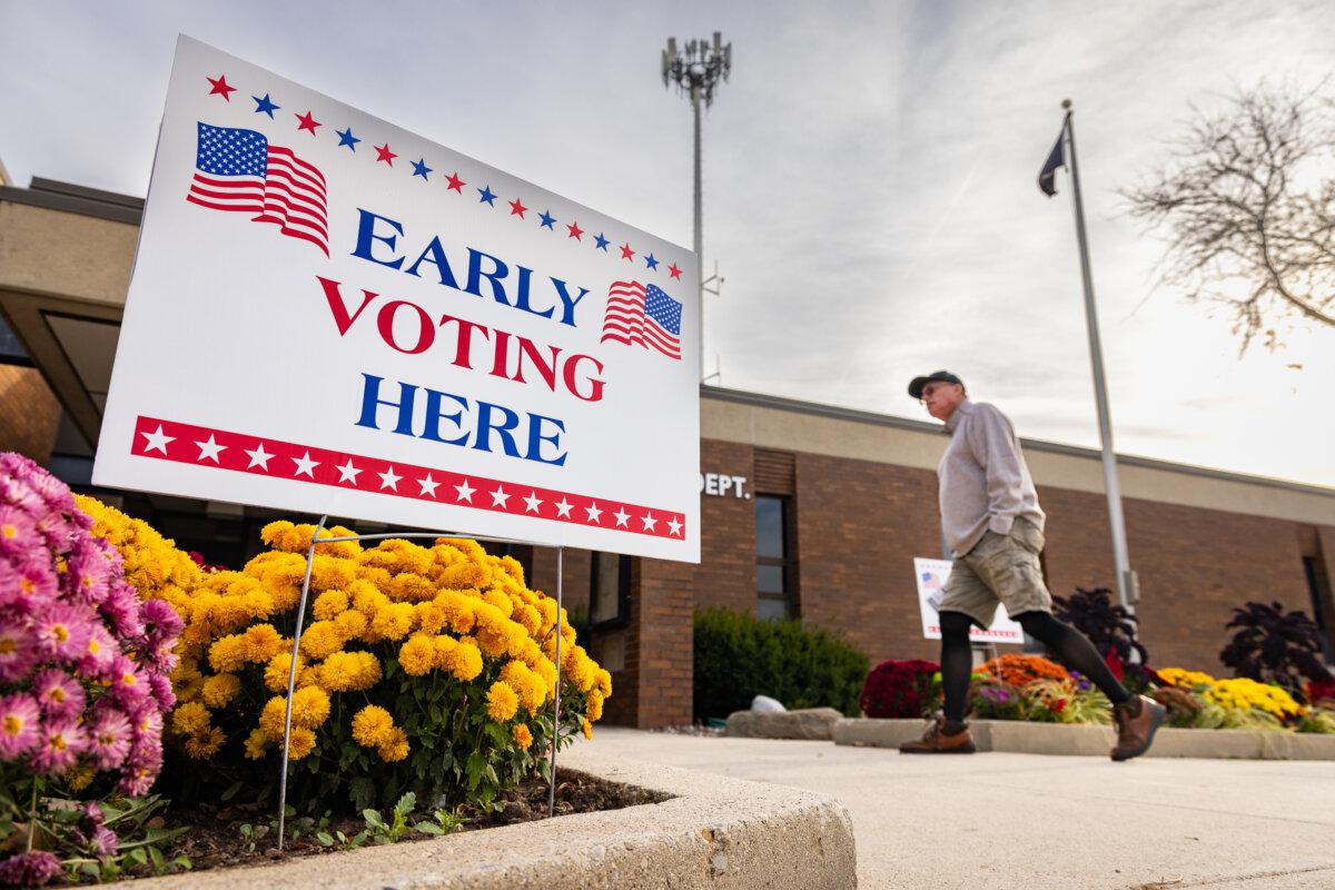 People prepare to cast their early ballots in Brown Deer, Wisc., on Oct. 22, 2024. (John Fredricks/The Epoch Times)
