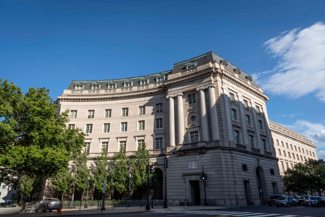 美國稅局2025報稅調整 稅收級距、標準扣除均調高