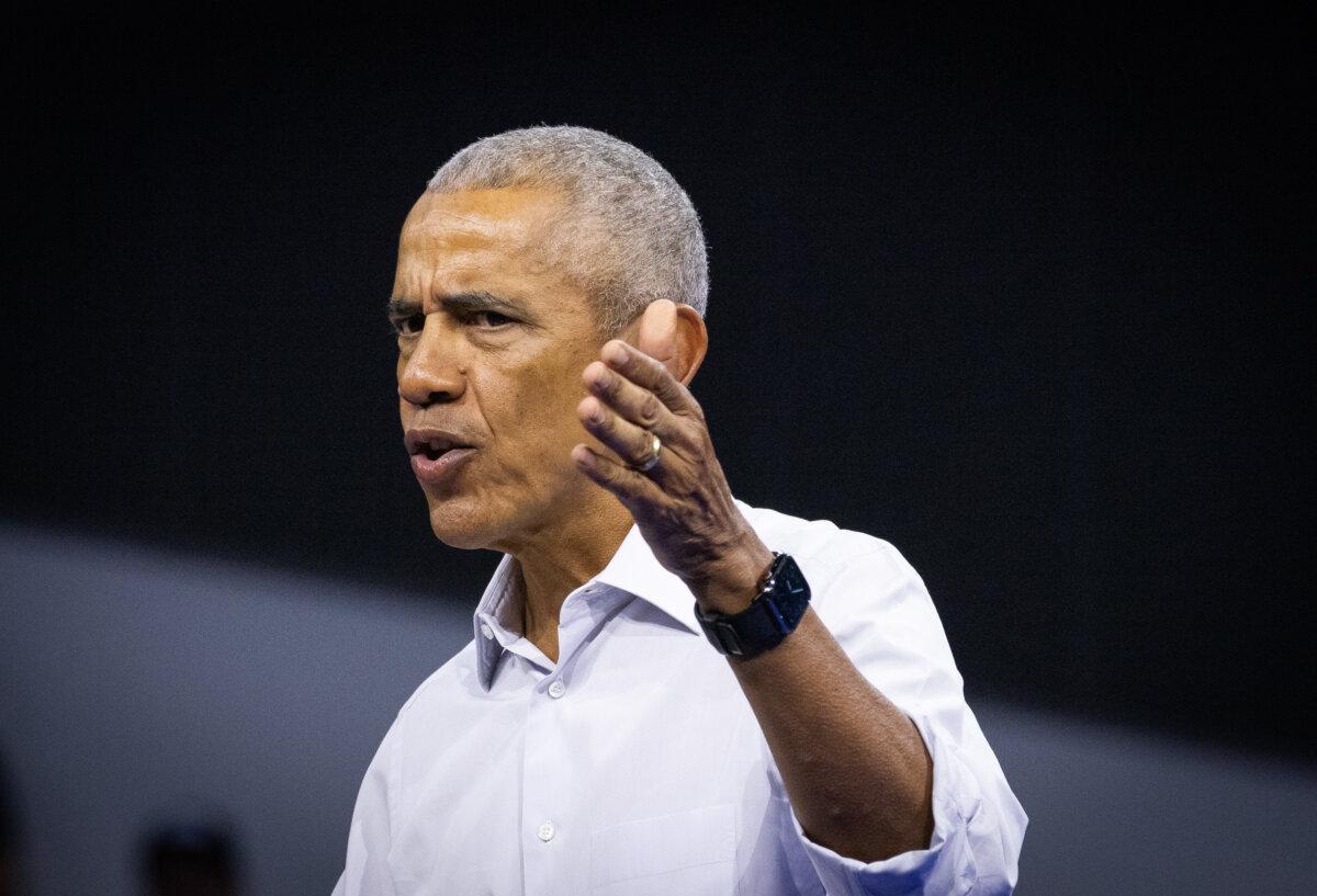 Former US President Barack Obama speaks in Madison, Wis., on Oct. 22, 2024. (John Fredricks/The Epoch Times)