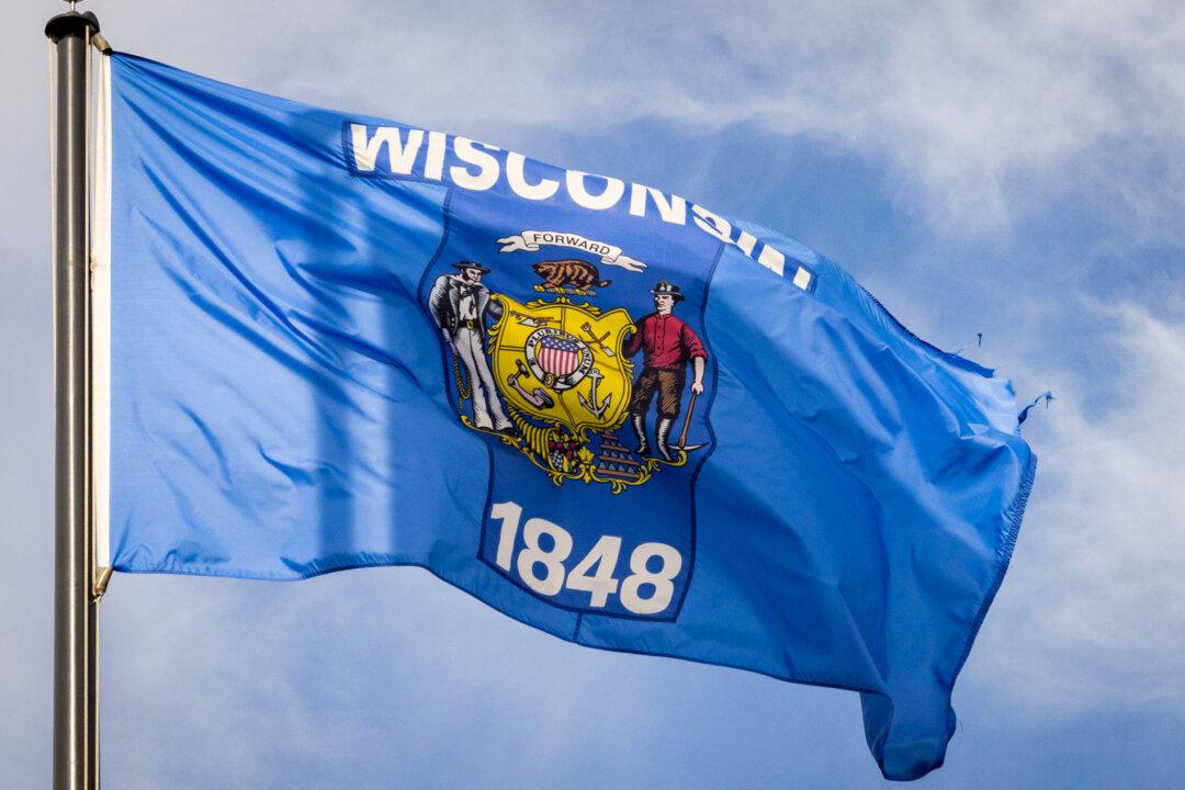 Wisconsin’s In-Person Early Voting Up 40 Percent From 2020