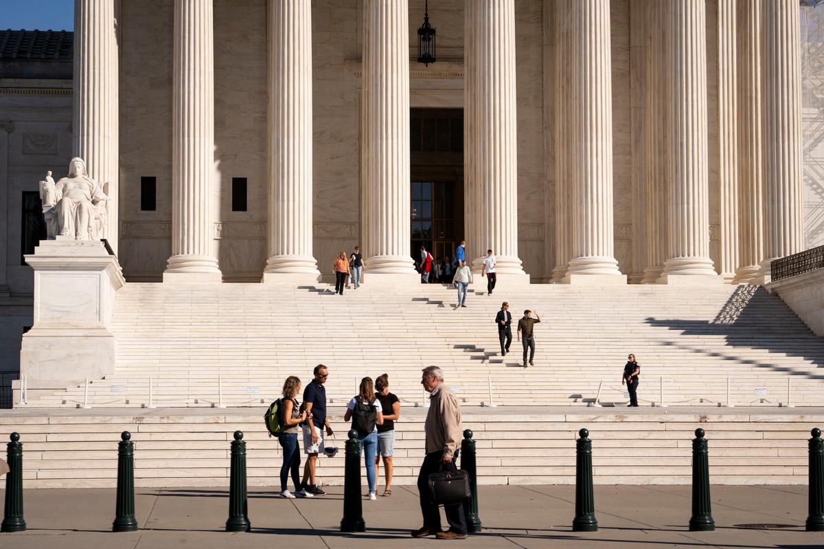 Supreme Court Grapples With Evidence Standard in Overtime Lawsuits thumbnail