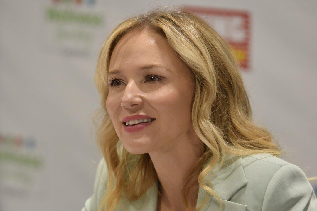 Jewel Promotes Mental Health While Unveiling New Album ‘Portal’