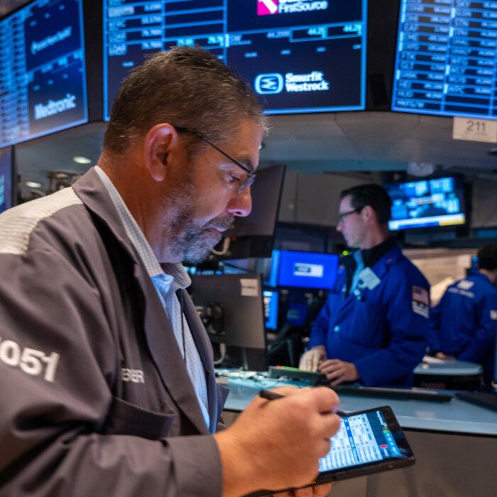 Gold Plummets as US Small Caps Spike to Record High