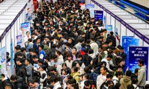 Millions of Chinese Apply for Limited Supply of Government Jobs