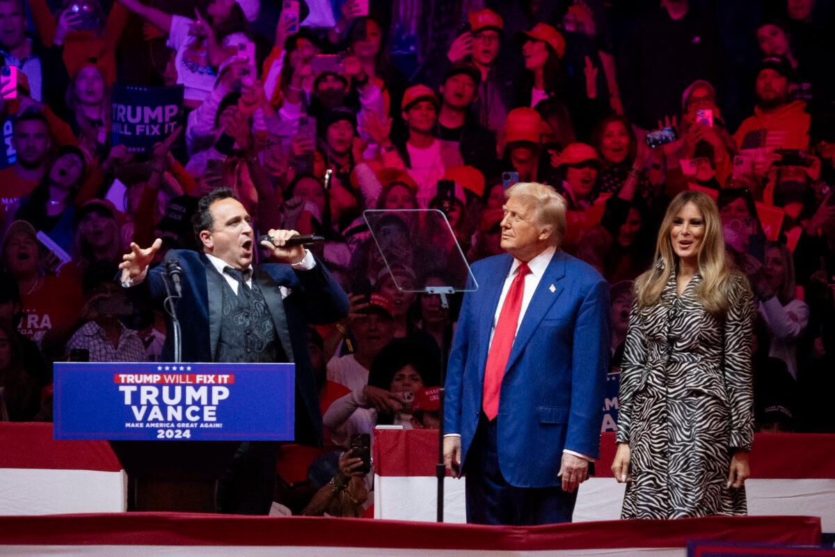 Singer Christopher Macchio performs "New York, New York" as former president Donald J. Trump and Melania Trump listen after a campaign rally at Madison Square Garden in New York City on Oct. 27, 2024. (Samira Bouaou/The Epoch Times)