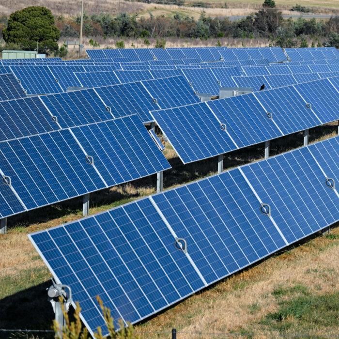 Labor Pledges $100 Million Towards 3 Large Batteries