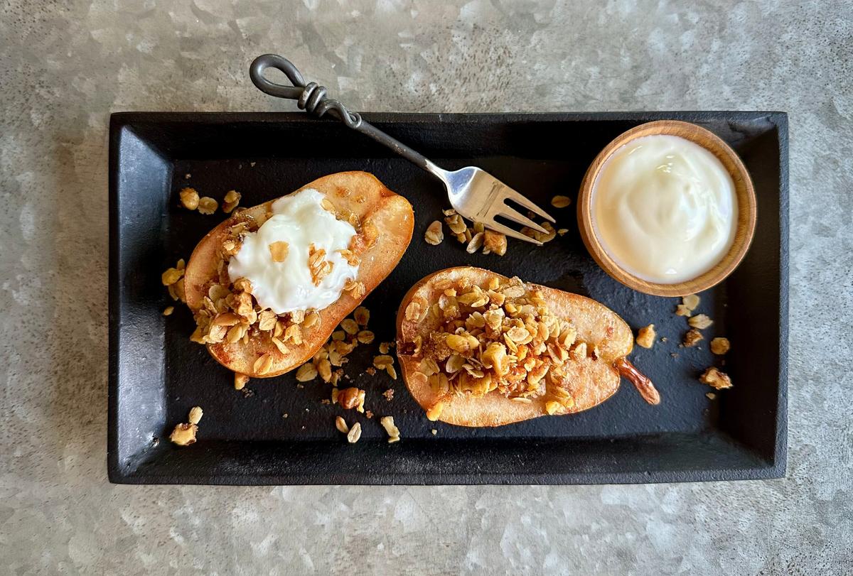 Tender, Spiced Pears Star in a Wholesome Version of a Fruit Crumble