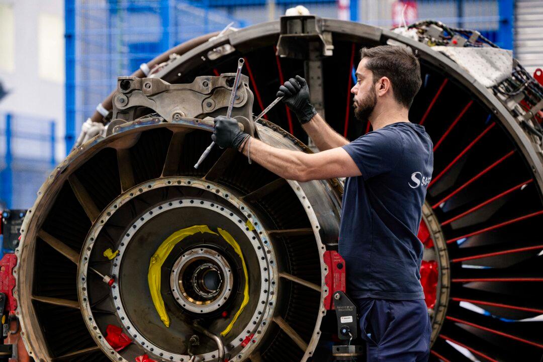 October Job Cuts Surge From Last Year as Job Openings Drop, Hiring Flat