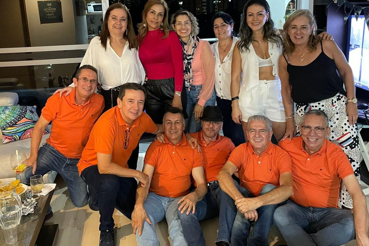 VIDEO: Wives Devise a Matching Shirt Prank for Their Husbands—Watch the Mens’ Hilarious Reactions thumbnail