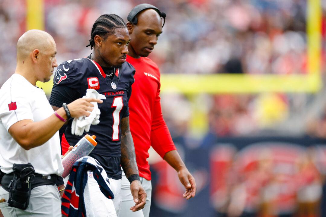 Houston Texans Lose Pro Bowl Receiver Stefon Diggs for Season After Torn ACL