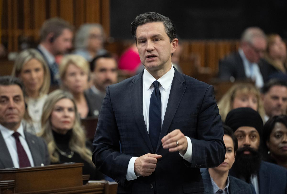 Poilievre Says Liberals ‘Morally Obliged’ to Keep Trudeau as Leader