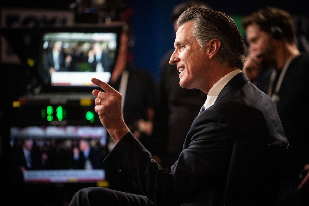 California Gov. Gavin Newsom speaks with Fox News host Sean Hannity shortly after the GOP debates at the Ronald Reagan Presidential Library in Simi Valley, Calif., on Sept. 27, 2023. (John Fredricks/The Epoch Times)