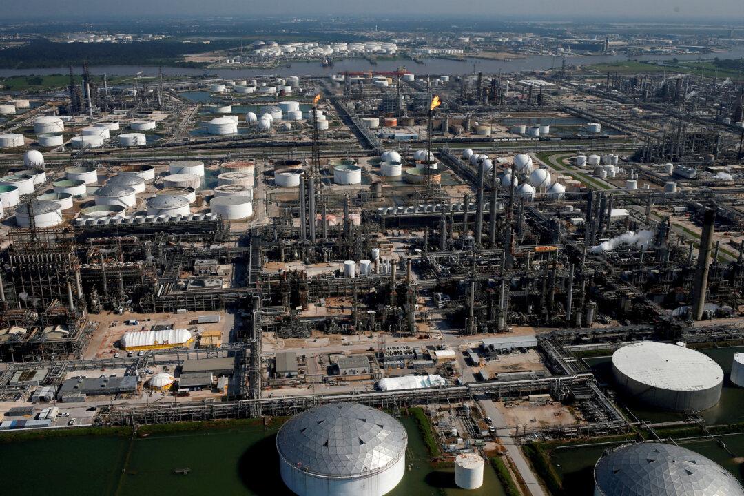 3 Workers Sue Pemex for Injuries at Texas Refinery