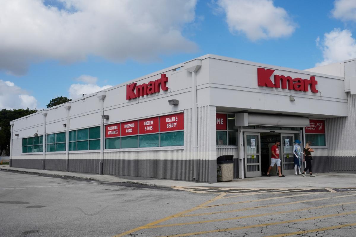 In a Suburban Miami Shopping Center, Kmart’s Last ‘Blue Light Specials’ Flicker