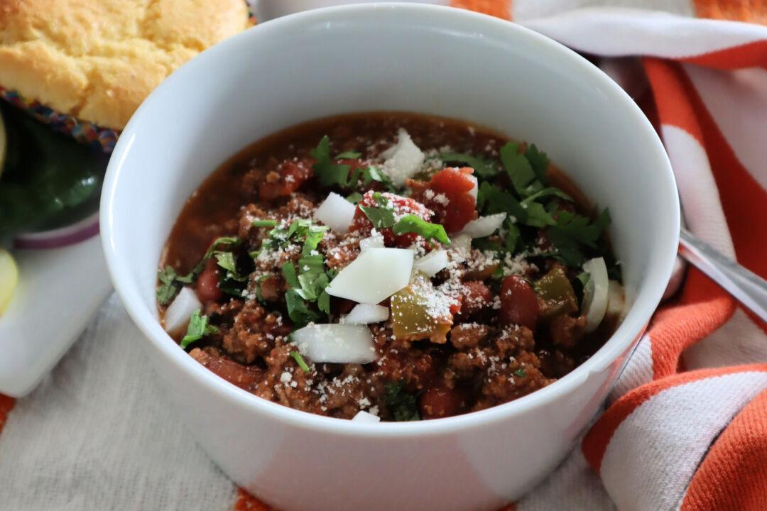 With a Simple Salad and Dessert, This Small-Batch Chili Feeds 2 for Under $15