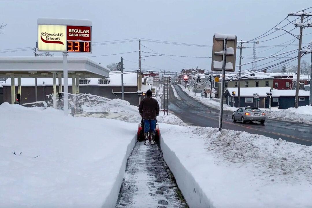 Arctic Blast Brings Bitter Cold, Heavy Snow, and Travel Chaos Across Northern US