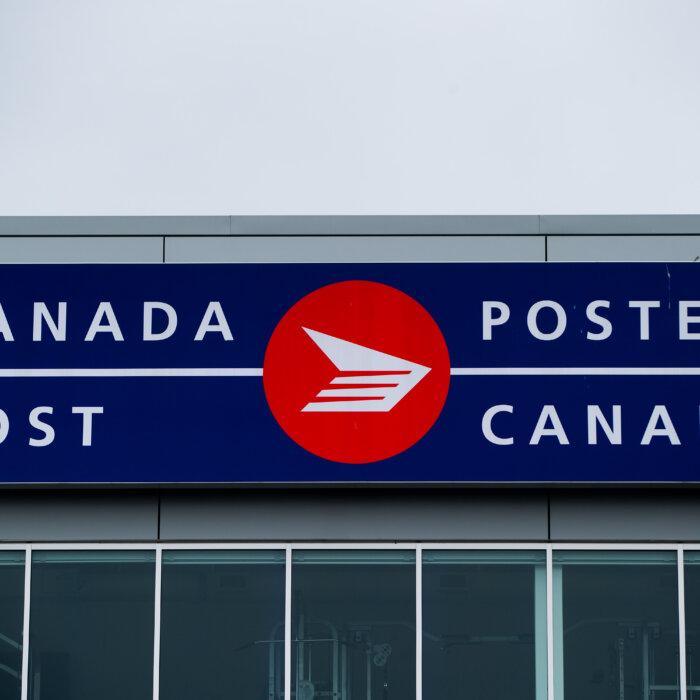 What to Do About Your Christmas Mailing Needs as Canada Post Strike Looms