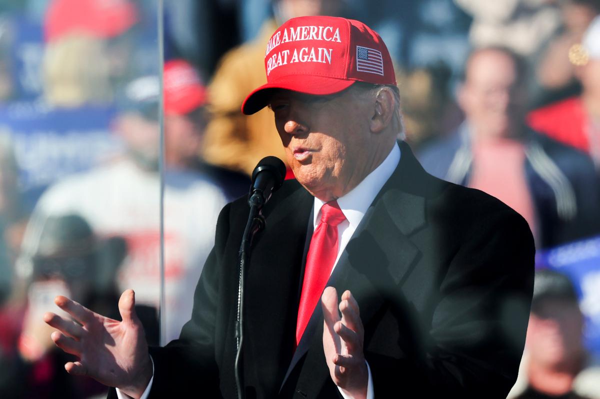 Trump Threatens EU With Tariffs If It Doesn’t Buy More American Oil and Gas thumbnail