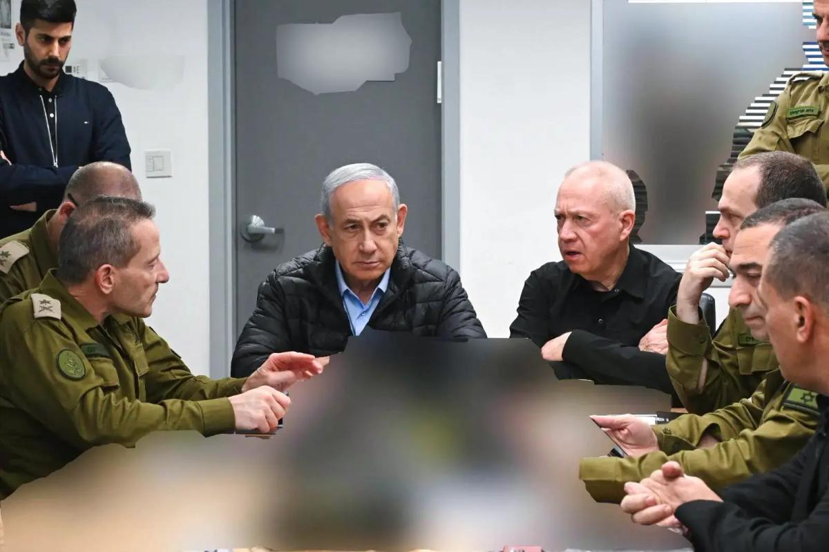 Netanyahu Fires Defense Minister thumbnail