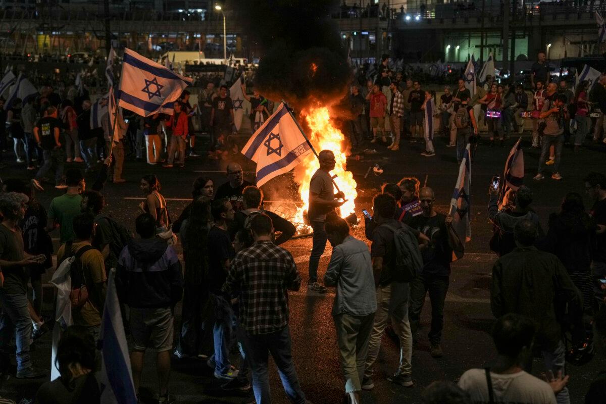 Israelis light a bonfire during a protest following Prime Minister Benjamin Netanyahu's replacement of defense minister Yoav Gallant in Tel Aviv, Israel, on Nov. 5, 2024. (Oded Balilty/AP)