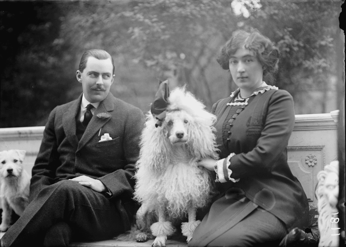 Washington Post scion Edward "Ned" Beale McLean and his wife, mining heiress Evalyn Walsh McLean, in 1912. The couple owned the Hope Diamond for many years. (Public Domain)