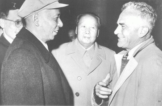 (L–R) Liu Shaoqi, Mao Zedong, and Edgar Snow in Beijing in 1960. (Public Domain)