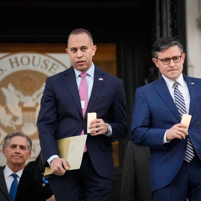 REPLAY: House GOP and Democrat Leaders Hold Post-Meeting Press Conferences