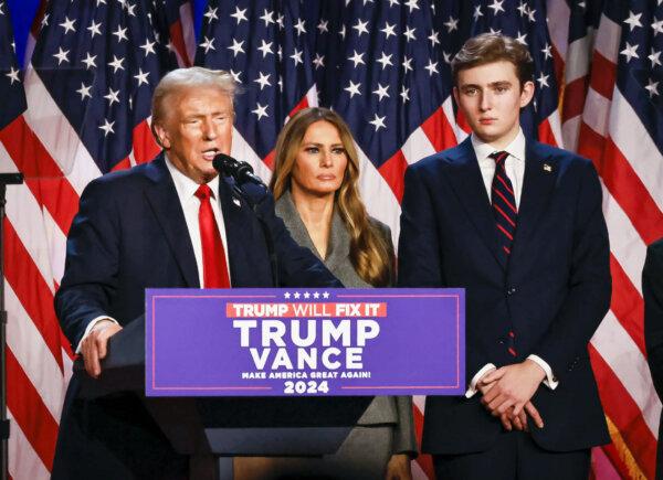 Trump’s Win Fuels Bitcoin Rally to Fresh Record High | USNN World News President-elect Donald Trump is joined by his wife, Melania Trump, and his son Barron Trump as he speaks to supporters after winning the presidential election, in West Palm Beach, Fla., on Nov. 6, 2024. (John Fredricks/The Epoch Times)