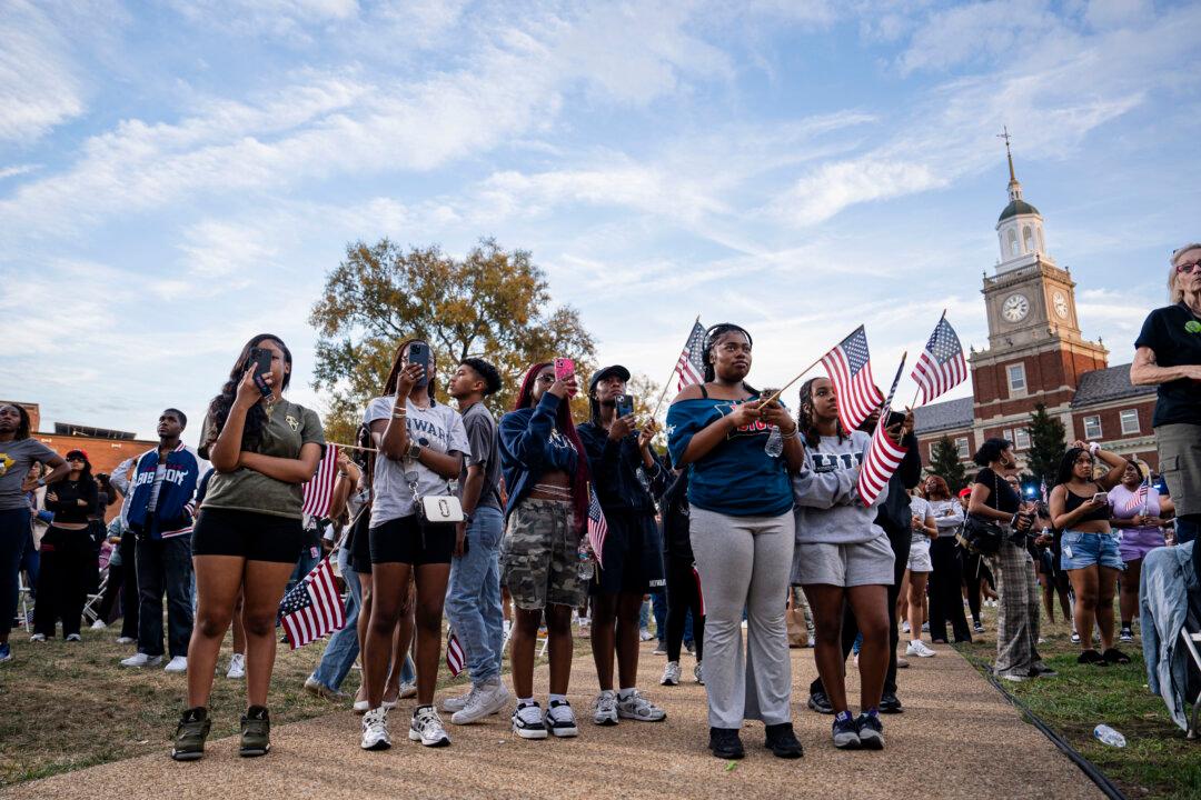 Meeting to Resist Trump Reveals Rift Between Progressive, Moderate Democrats
