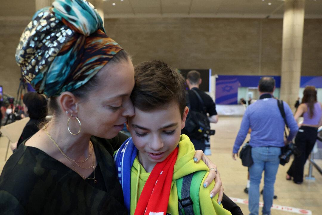 Israelis Attacked in Amsterdam; European Leaders Urge Trump on Russia-Ukraine War